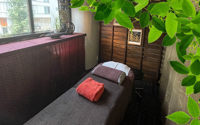 ベットスタイルの場合は必ず連絡を先にお願いします。(事前予約必須) - タイ古式サロン、サバーイカーイ名駅東店 サロンスペースの室内の写真