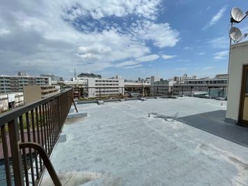 都会にありながら空が広い屋上はスカイツリーも見えます - ArtSpaceMONNAKA｜江東区門前仲町 5LDK＋屋上スペースの室内の写真