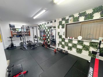 ジム全体像1 - ROSSO GYM スポーツ施設、ジムの室内の写真