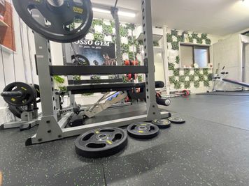 ジム全体像2 - ROSSO GYM スポーツ施設、ジムの室内の写真