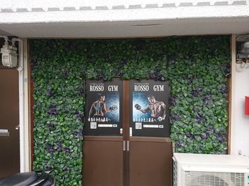 入り口全体画像1 - ROSSO GYM スポーツ施設、ジムの外観の写真