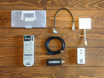 常設プロジェクター投影用の配線はこちら - さがつく craft & cafe　レンタルスペース ミーティングルームの設備の写真