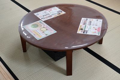 無料テーブル2台あります。（チラシは無しでセッティング可能です） - 「浅草　茶禅」 和室大広間レンタルスペースの設備の写真