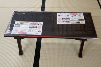 有料テーブル、4台あります。（チラシは無しでセッティングできます） - 「浅草　茶禅」 和室大広間レンタルスペースの設備の写真