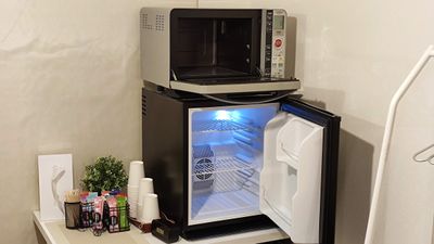 庫内がフラットタイプのオーブンレンジと冷蔵庫（冷凍室はありません） - Space Channel 7 アーバンⅠ SC7 アーバンⅠ401 / 多目的・禁煙・清潔・音楽機材充実！の室内の写真