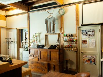 HIVEのレンタルスペースです。
古民家をリノベーションした和を基調とした空間が広がります。
多種多様な用途に適したご提案が可能です。
ぜひ、お気軽にお問合せください。 - HIVE レンタルスペースの室内の写真