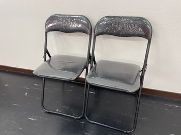 パイプ椅子です。 - レンタルスタジオロカヒ仙台一番町 レンタルスタジオLokahi仙台一番町の設備の写真