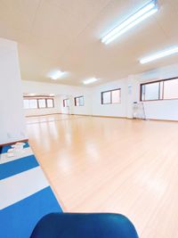 玄関横から見たダンススペースです。 - ダンススタジオFAMFAM天王寺店 天王寺のレンタルスタジオの室内の写真