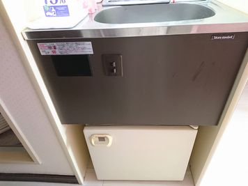 ミニ冷蔵庫１台 - サロン京橋の設備の写真