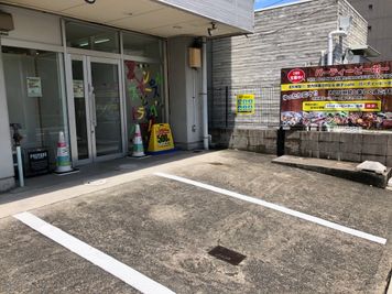 パーティーピーポー 多目的スペースの入口の写真