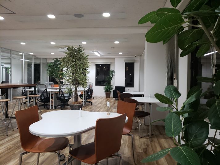 コワーキングスペース（会議室〜８名様） - PLUSONE