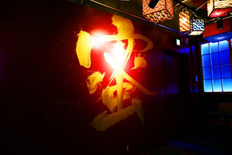 豪華絢爛な内装の和風スペース - 江戸スナック【 みつば 】