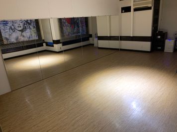 ダウンライトは自由に動かして下さい！ - レンタルスペースDeals水前寺 Deals水前寺  ２階スタジオの室内の写真