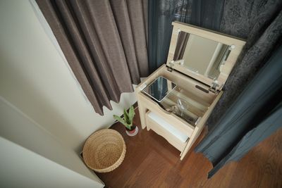 コンパクトながらドレッサー付き - レンタルサロン★カリラク 高槻市のレンタルサロン★カリラクの室内の写真