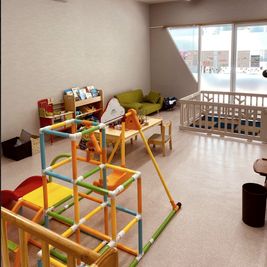 託児サービス有り（別途料金必要） - レイジーナアキラ 託児付きコワーキングスペースの室内の写真
