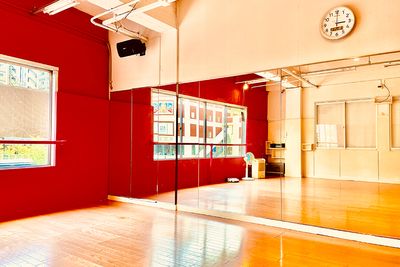 Bスタジオ鏡 - ドットカラーダンススタジオ Bスタジオの室内の写真