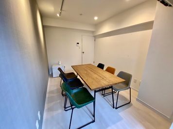 白を基調としたお部屋です。 - SSS渋谷 SSS渋谷Ⅱ　レンタルスペースの室内の写真