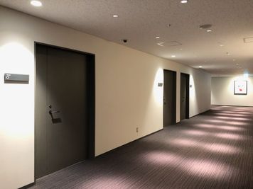 清潔感のある静かな空間です - ヒカリエカンファレンス Room O (オー)の入口の写真