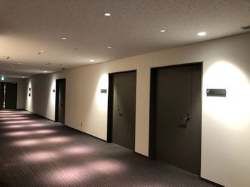 清潔感のある静かな空間です - ヒカリエカンファレンス Room Aの入口の写真