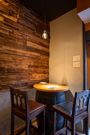 樽テーブル - Bandit(バンディー) 飲食店の室内の写真