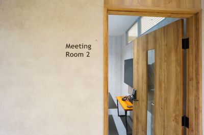 【モディコワーキング】 モディコワーキング5人会議室の室内の写真