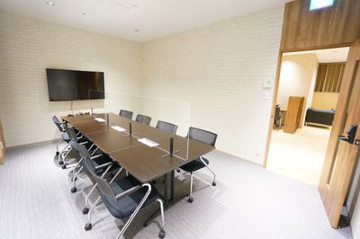 【モディコワーキング】 モディコワーキング8人会議室の室内の写真
