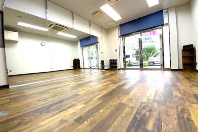 藤沢駅北口徒歩5分。少人数でも低価格。コソ練やマンツーマンレッスンに最適なダンススタジオ。当日予約も可能 - レンタルダンススタジオ「トロニカ1号店」