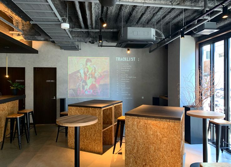 大画面スクリーン で映画館気分♪ - どやねんホテルズ バクロ