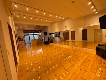 5月4日にOPENしたばかりの多目的スタジオ！ダンス、チア、ミーティング、PARTYなんでも行けます！！！ - GAJARAstudio B1