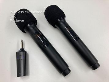 ワイヤレスマイク×2本を常備しております。予備として有線マイク×1本もございます。 - ◆エブリグランデ新大阪◆ 貸会議室、多目的スペースの設備の写真