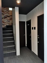 デザイン性の高いオシャレでキレイな廊下です。 - Hikario新宿 ワークスペース２０１の入口の写真