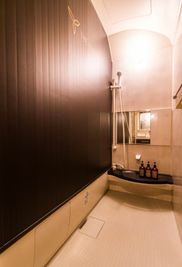 シャワー室 - シェアサロンTHE REMIUM 次世代型複合シェアサロンの設備の写真