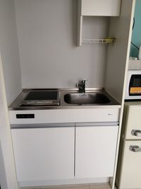 ミニキッチンがあります。調理器具も置いてあります。 - Hikario新宿 ワークスペース　２０３の設備の写真