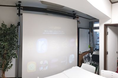 景色の良い新規オープン駅2分 《中野駅徒歩2分》風通し抜群！暖かい開放感ある明るい中野の室内の写真