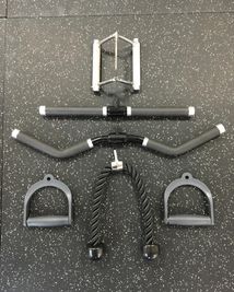 その他ケーブルアタッチメントも充実！ - SHARE GYM KⅡ レンタルジムの設備の写真