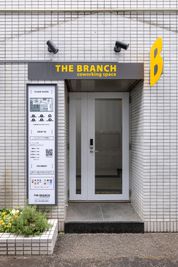 貸し会議室・THE BRANCH 4人用貸し会議室の入口の写真