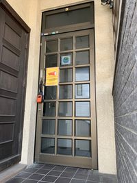 階段上がって正面が２階の入り口です。 - レンタルスペースDeals水前寺 熊本市水前寺２階スペースの入口の写真