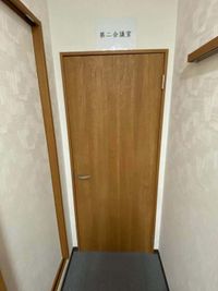 会議室2入口 - よこすか研修センター 貸し会議室2の入口の写真