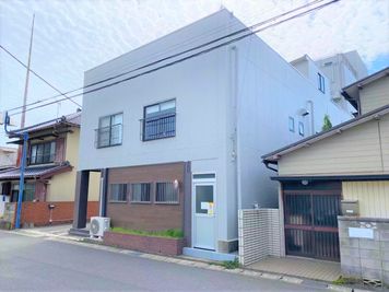 外観入口 - よこすか研修センター 貸し会議室2の外観の写真