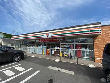 セブンイレブン安房鴨川駅前店 - よこすか研修センター 貸し会議室2のその他の写真