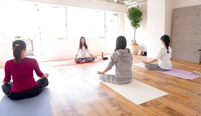 スペース活用例06：ヨガ - Space et cetera 大須店 「Space et cetera(スペースエトセトラ」の室内の写真