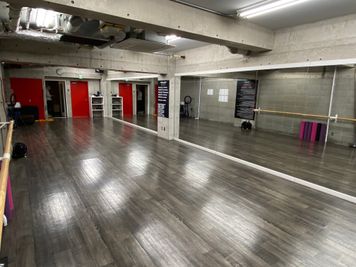 スタジオ写真（２） - IMP STUDIO［中野店］ 24時間レンタルスタジオ | ダンス | 多目的スペース の室内の写真