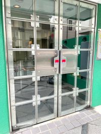 スタジオへの入り口の扉はこちら - THE DOJO GYM (STUDIO)［中野店］ 24時間レンタルスタジオ | ダンス | 多目的スペース の入口の写真