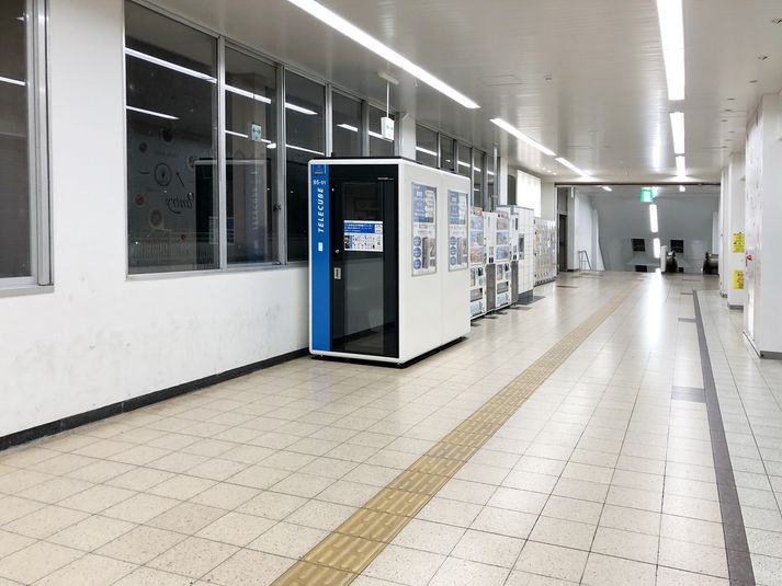 テレキューブ JR西日本 高槻駅 改札外 北側通路 95-01の室内の写真