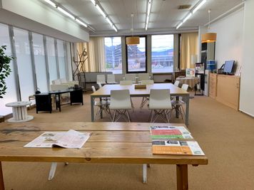 サロンスペース（キッチン横） - かるがもキッチンスタジオ キッチン＆サロンスペースの室内の写真