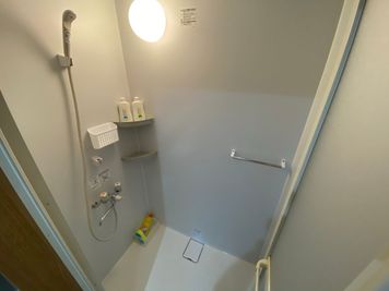 シャワールーム - レンタルスペースかとう 1階貸切プライベートジムの室内の写真