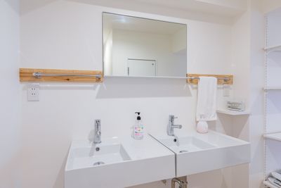 清潔な洗面台です。 - feel Asakusa STAY 301レンタルルームの室内の写真
