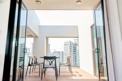 最上階の広いテラスが心地良い - リバーフロント博多 デラックスアパートメント901の室内の写真