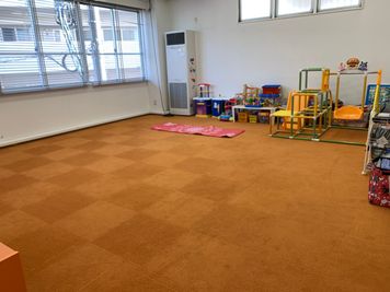 キッズルームや控室にご利用ください。 - かるがもキッチンスタジオ キッチン＆サロンスペースの室内の写真