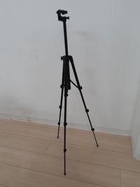 カメラ用３脚35～110㎝
スマホ対応しています - レンタルスペースフォレスト 会議セミナー、教室、物販展示会の設備の写真
